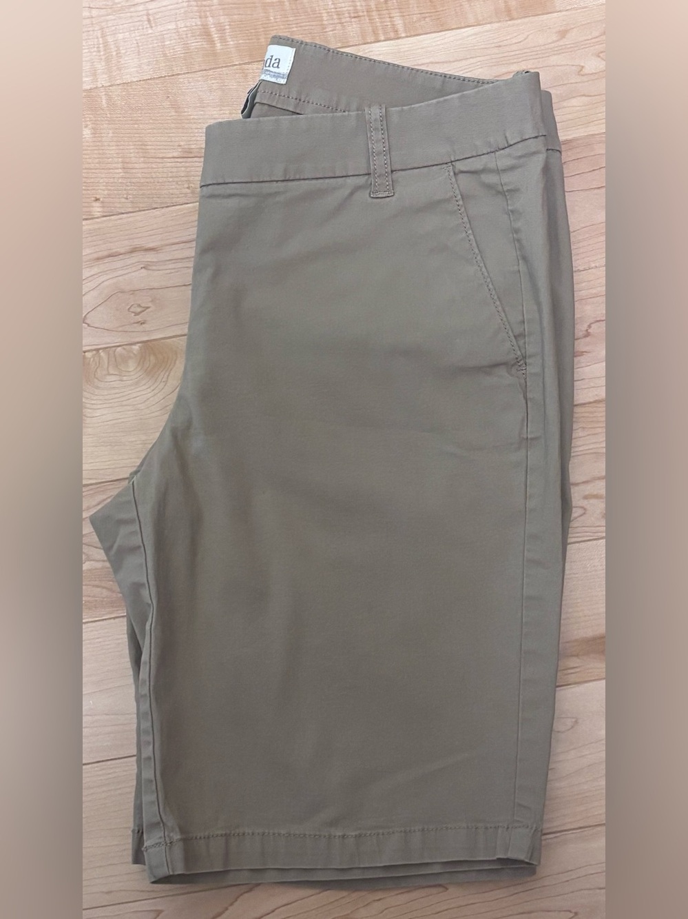 J.Crew Bermuda Shorts in Tan size 4 pockets front side and back zipper fly - Picture 2 of 8